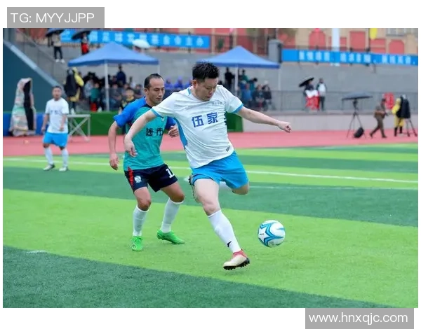 足球球星齐聚一堂同框合影,展现绿茵场上友谊与荣耀的无限魅力